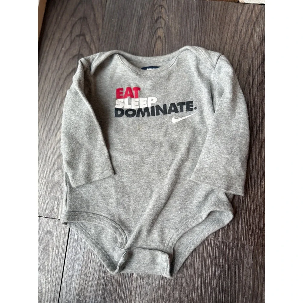 Nike Baby Bodysuit Gray Long Sleeve Eat Sleep Dominate  Swoosh 9-12‎ months